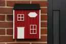 Briefkasten im Schwedenhausstil mit Schublade