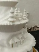 Deko-Weihnachtsbaum mit Zug