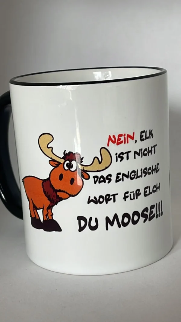 Lustige Elch Tasse mit Cartoon-Elch und Spruch „Elk ist nicht das englische Wort für Elch“ – Keramiktasse 330 ml, spülmaschinengeeignet