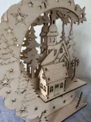 Schwibbogen mit Kapelle – Winterliches Weihnachtsdorf Detailansicht der Kapelle
