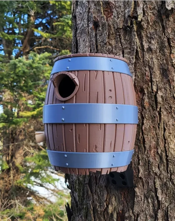 Vogelhaus/Nistkasten Fass im Garten